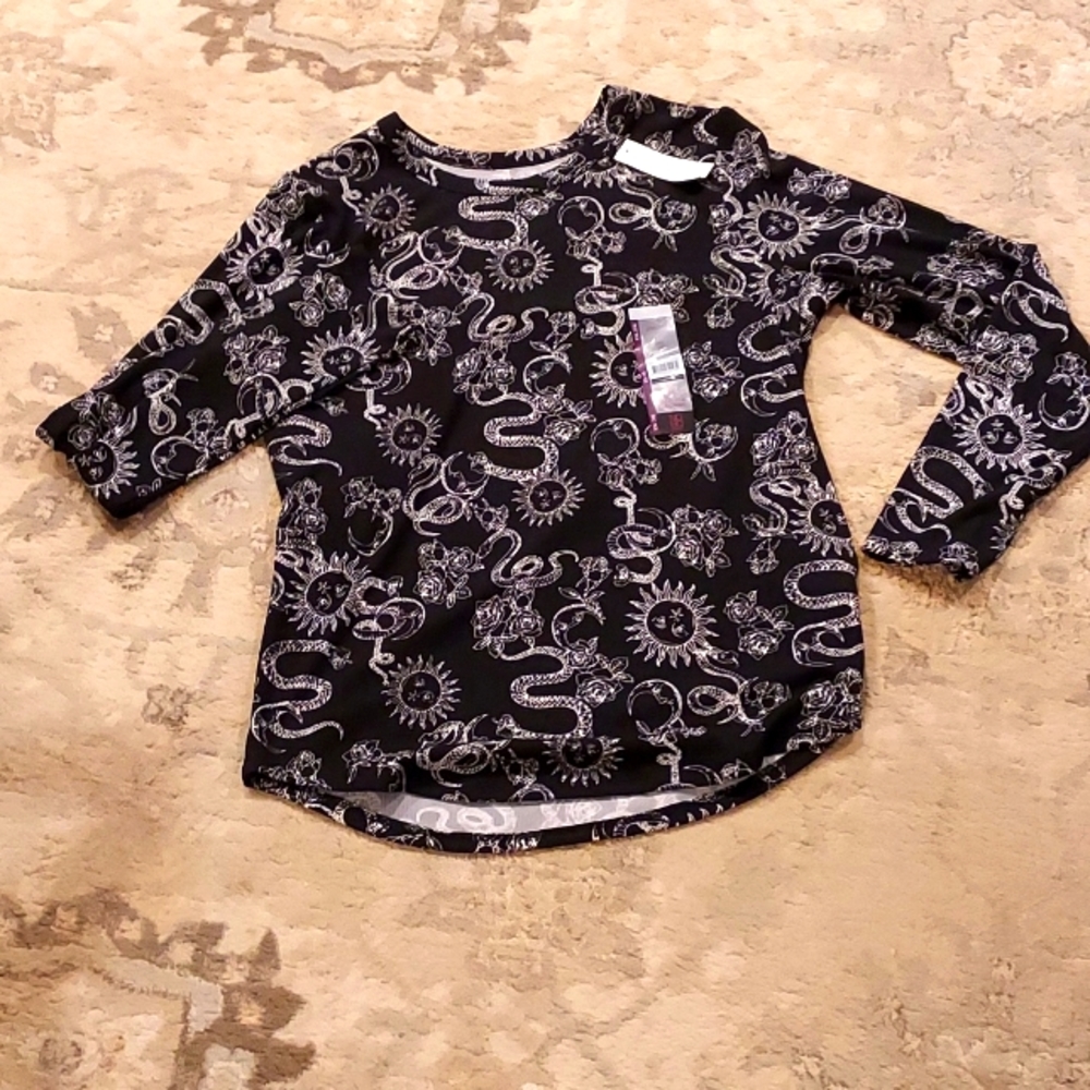 New Boundries,crew rib top,xxl,nwt, black with creme markings